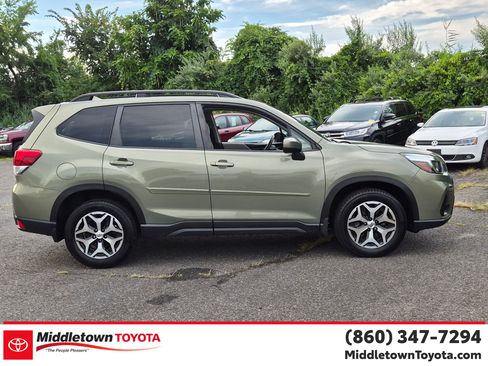 Used 2020 Subaru Forester Premium AWD/4WD image 2