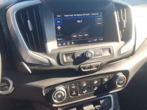 Used 2024 GMC Terrain SLE image 22