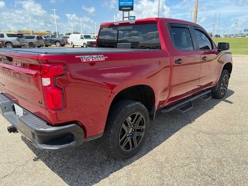Used 2022 Chevrolet Silverado 1500 LT Trail Boss w/ Convenience Package II AWD/4WD image 3