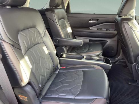 New 2026 Nissan Pathfinder Platinum FWD image 17