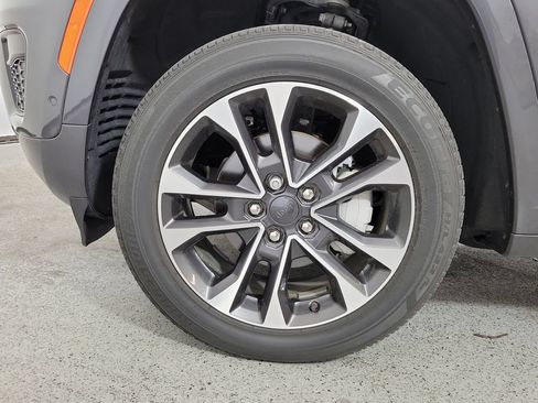 Used 2023 Jeep Grand Cherokee Overland RWD image 9