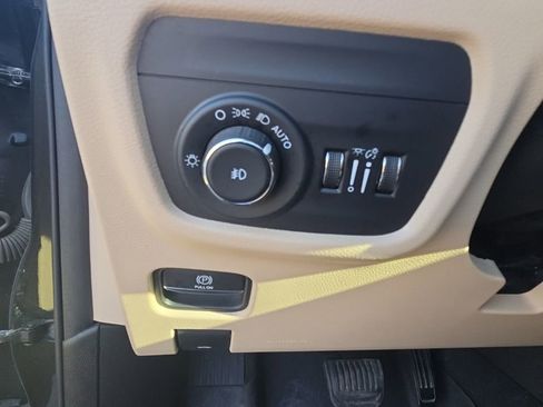 Used 2022 Jeep Grand Cherokee L Limited image 12