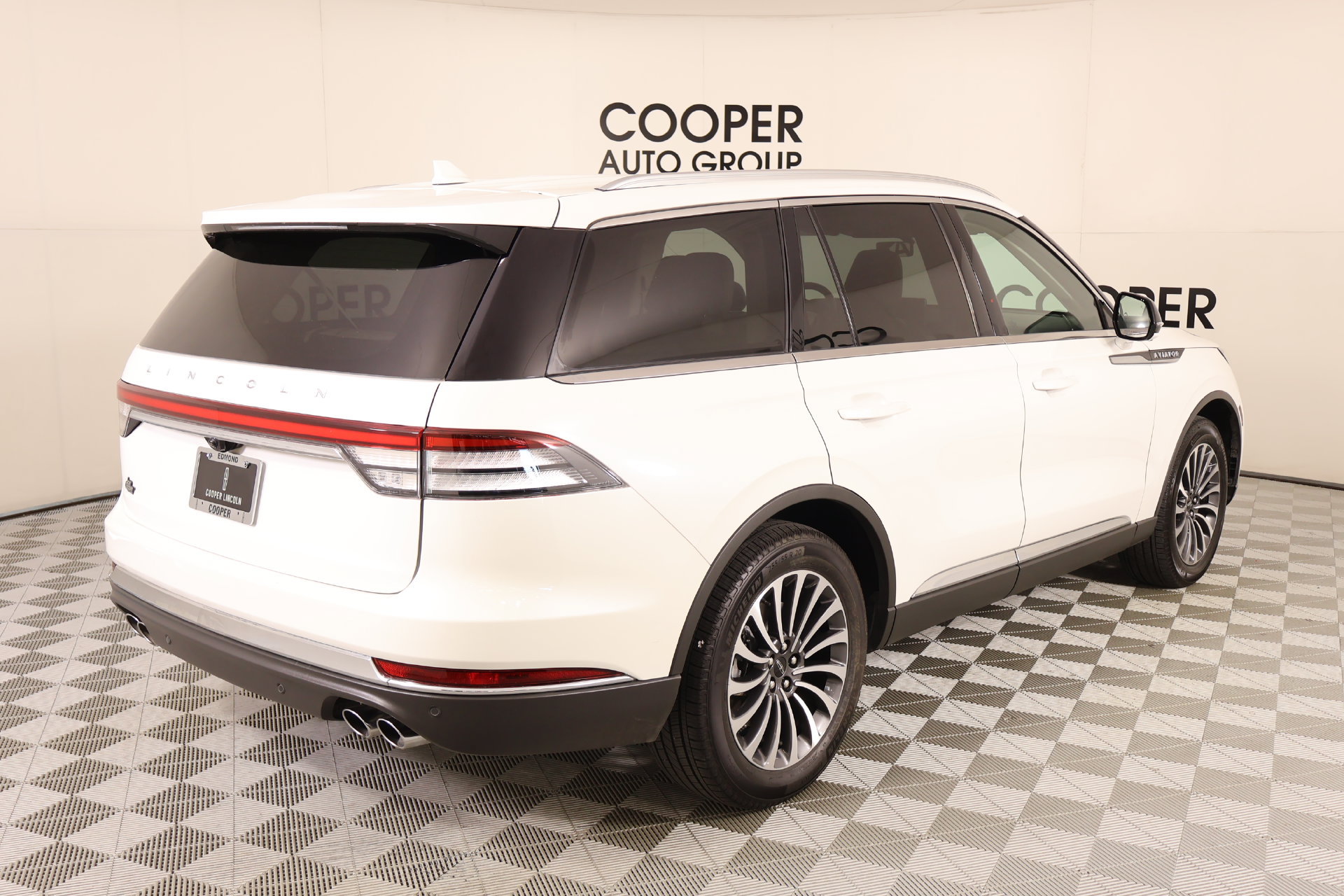 Certified 2024 Lincoln Aviator Reserve w/ Elements Package Plus AWD/4WD image 23