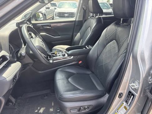 Used 2022 Toyota Highlander Platinum AWD/4WD image 11