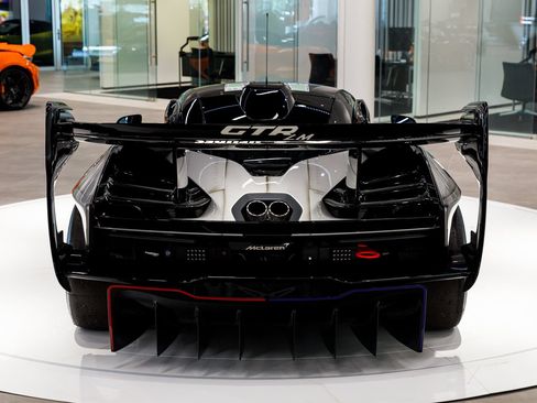 Used 2020 McLaren Senna RWD image 15