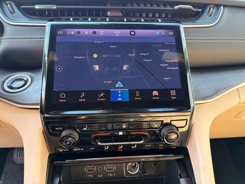 Used 2025 Jeep Grand Cherokee L Limited AWD/4WD image 16