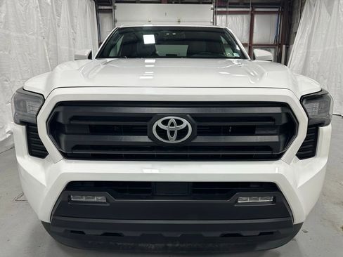 Used 2025 Toyota Tacoma SR5 image 2