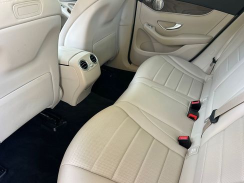 Used 2019 Mercedes-Benz GLC 300 4MATIC image 30
