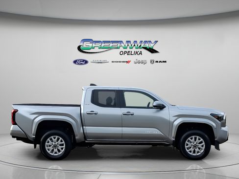 Used 2025 Toyota Tacoma SR5 RWD image 8