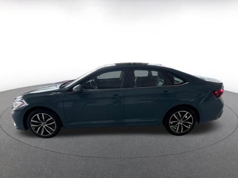 Used 2025 Volkswagen Jetta SE image 11