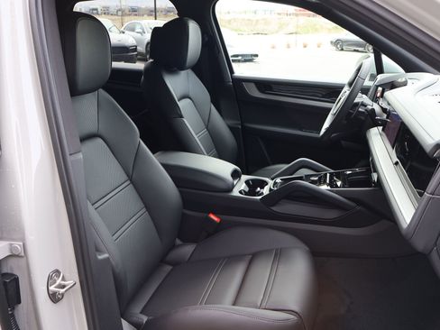 New 2026 Porsche Cayenne image 24