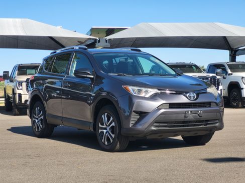 Used 2016 Toyota RAV4 LE AWD/4WD image 3