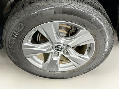 Used 2025 Toyota RAV4 XLE FWD image 11
