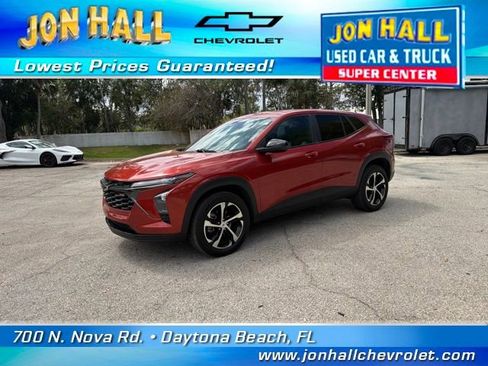 Used 2024 Chevrolet Trax RS w/ Driver Confidence Package image 2