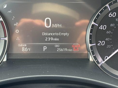 Used 2025 Toyota Highlander XLE AWD/4WD image 30