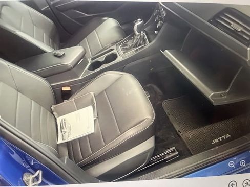 Used 2023 Volkswagen Jetta SE FWD image 15