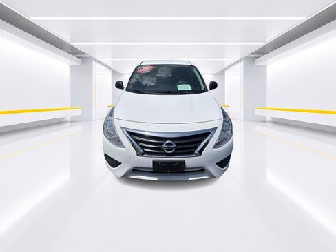 Used 2015 Nissan Versa S FWD image 1