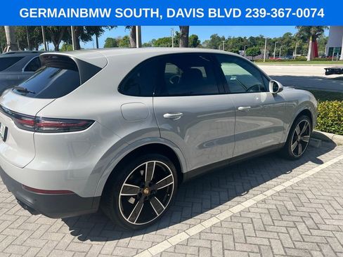 Used 2023 Porsche Cayenne AWD/4WD image 14