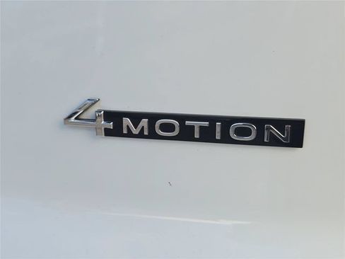 Used 2025 Volkswagen Atlas Cross Sport SE AWD/4WD image 4