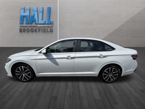 Used 2026 Volkswagen Jetta SE FWD image 3