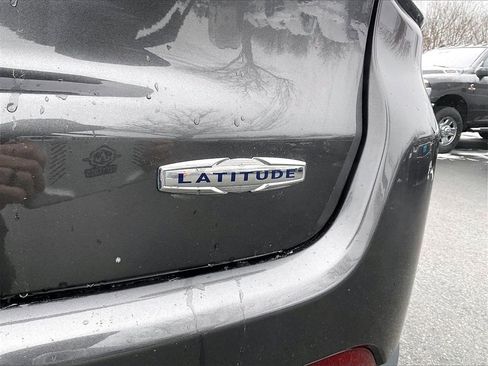 Used 2023 Jeep Compass Latitude image 26