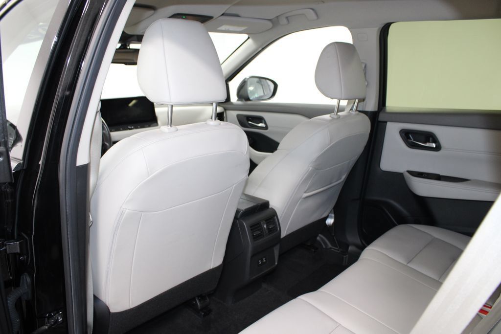 Used 2024 Nissan Rogue SL FWD image 24