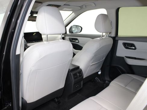Used 2024 Nissan Rogue SL FWD image 24
