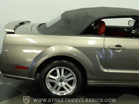 Used 2005 Ford Mustang Cobra RWD image 28