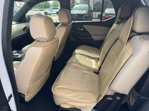 Used 2023 Chevrolet Traverse LS AWD/4WD image 16