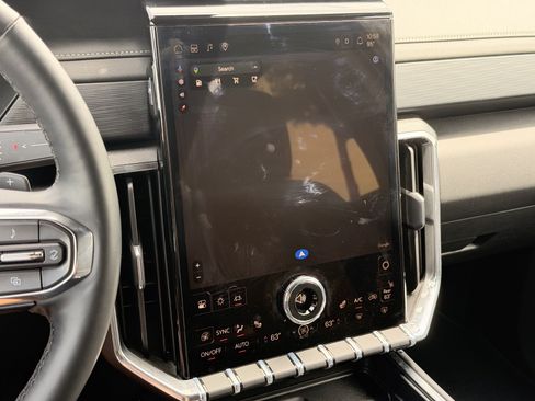 Used 2025 GMC Acadia Elevation FWD image 24