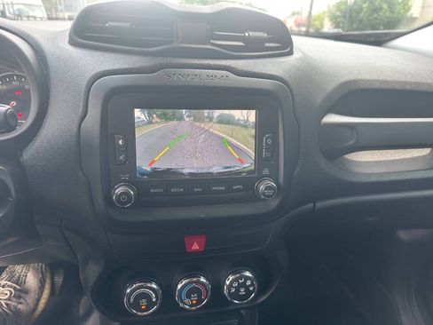 Used 2017 Jeep Renegade Latitude FWD image 15