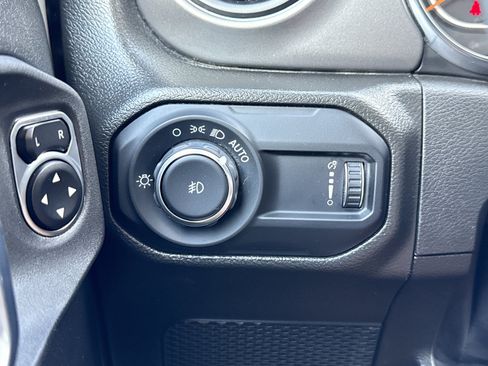 Used 2023 Jeep Wrangler Unlimited Sport AWD/4WD image 17