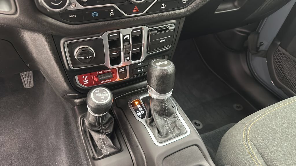 Used 2024 Jeep Wrangler Unlimited AWD/4WD image 19