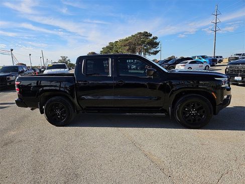 Used 2023 Nissan Frontier SV w/ Midnight Edition Package image 9