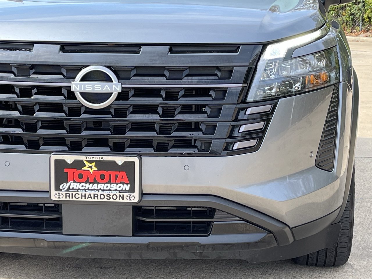 Used 2026 Nissan Pathfinder SV FWD image 8