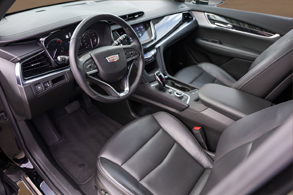 Certified 2025 Cadillac XT6 Premium Luxury FWD image 10