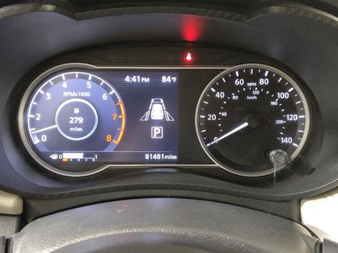 Used 2021 Nissan Versa SV FWD image 23