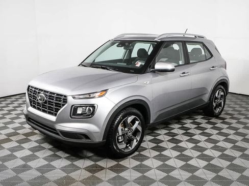 Used 2024 Hyundai Venue SEL FWD image 25
