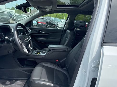 Used 2023 GMC Acadia SLT w/ Elevation Edition image 9