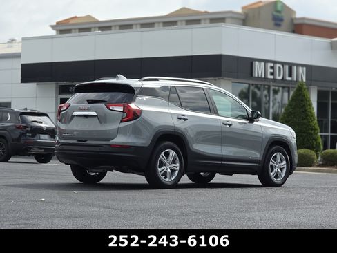 Used 2024 GMC Terrain SLE w/ Driver Convenience Package FWD image 7