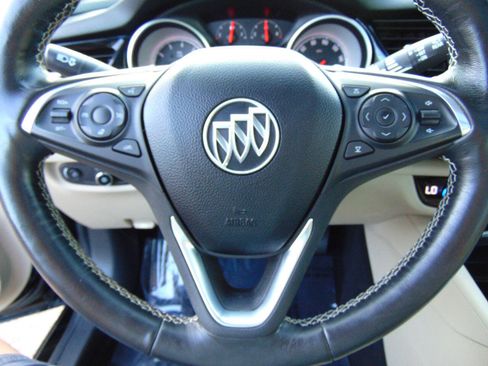 Used 2018 Buick Regal Essence w/ Driver Confidence Package #1 AWD/4WD image 21