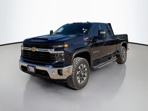 Used 2024 Chevrolet Silverado 2500 LT AWD/4WD image 3