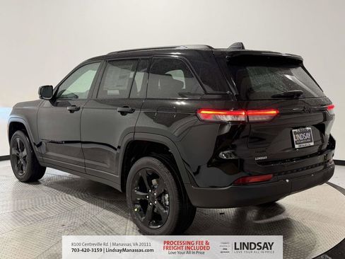 New 2025 Jeep Grand Cherokee Altitude AWD/4WD image 5