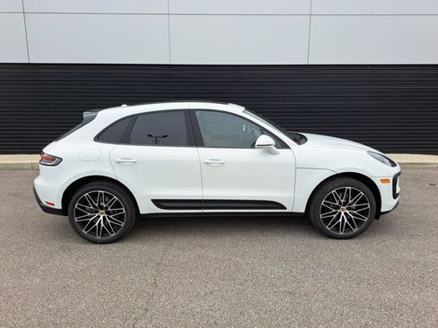 Used 2026 Porsche Macan AWD/4WD image 8