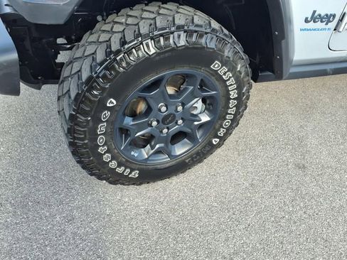 Used 2023 Jeep Wrangler Unlimited w/ Cold Weather Group image 5