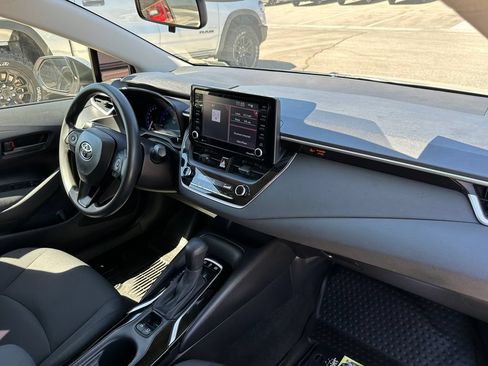 Used 2022 Toyota Corolla LE FWD image 16