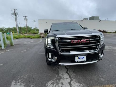 Used 2021 GMC Yukon SLT w/ Rear Media and Nav Package AWD/4WD image 3