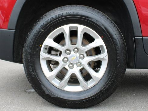 Used 2020 Chevrolet Traverse LT w/ Driver Confidence II Package image 44