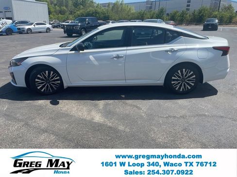 Used 2024 Nissan Altima 2.5 SV FWD image 7