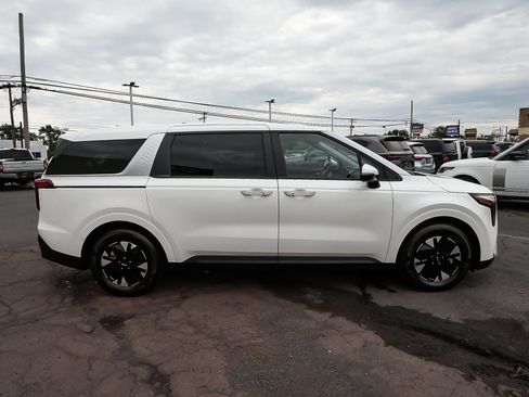 Used 2026 Kia Carnival LXS FWD image 7